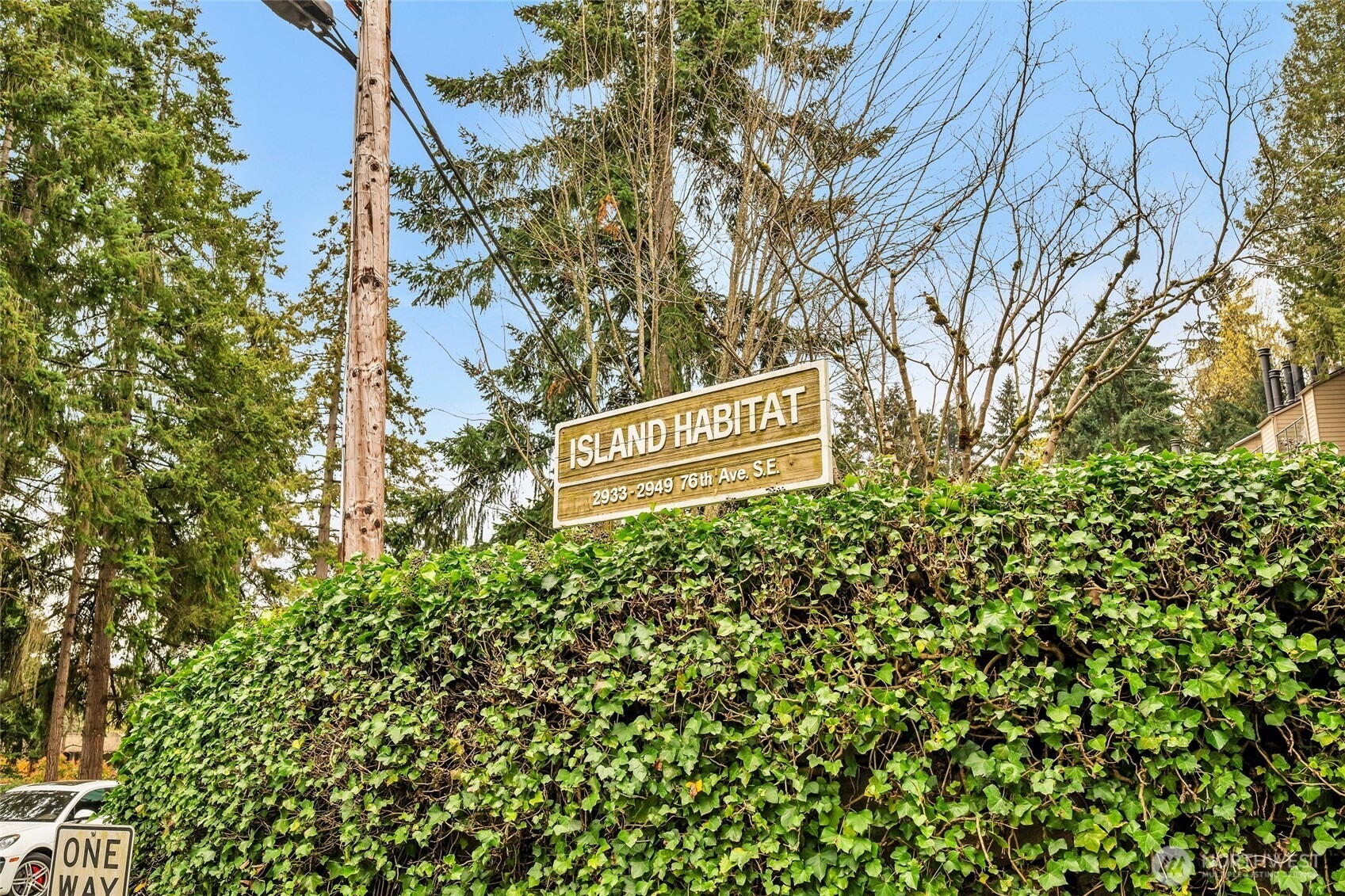 76th Ave, Mercer Island, WA 98040