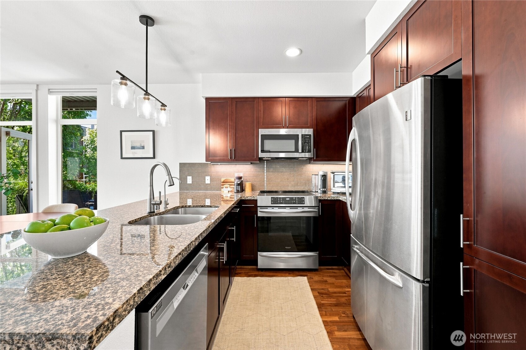 Harbor Sq Loop, Bainbridge Island, WA 98110