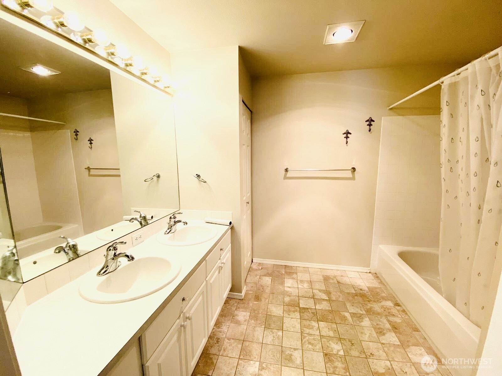 142nd Pl, Bellevue, WA 98007 #1