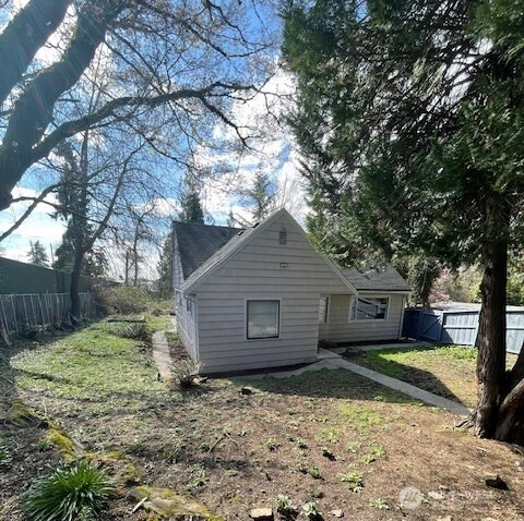 129th St, Seattle, WA 98178 #1
