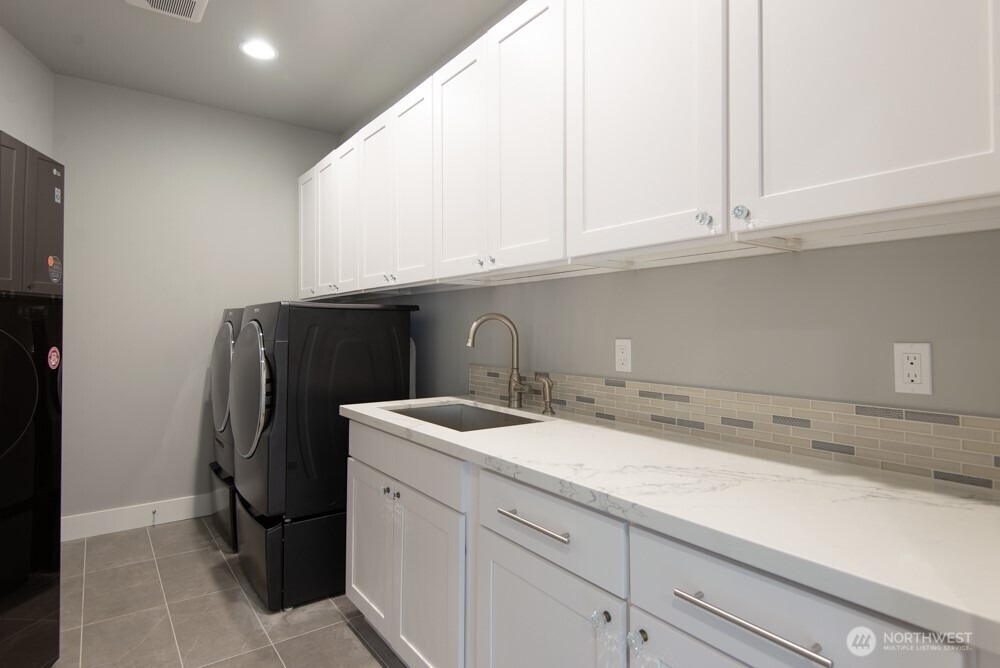 104th Ave, Bellevue, WA 98004