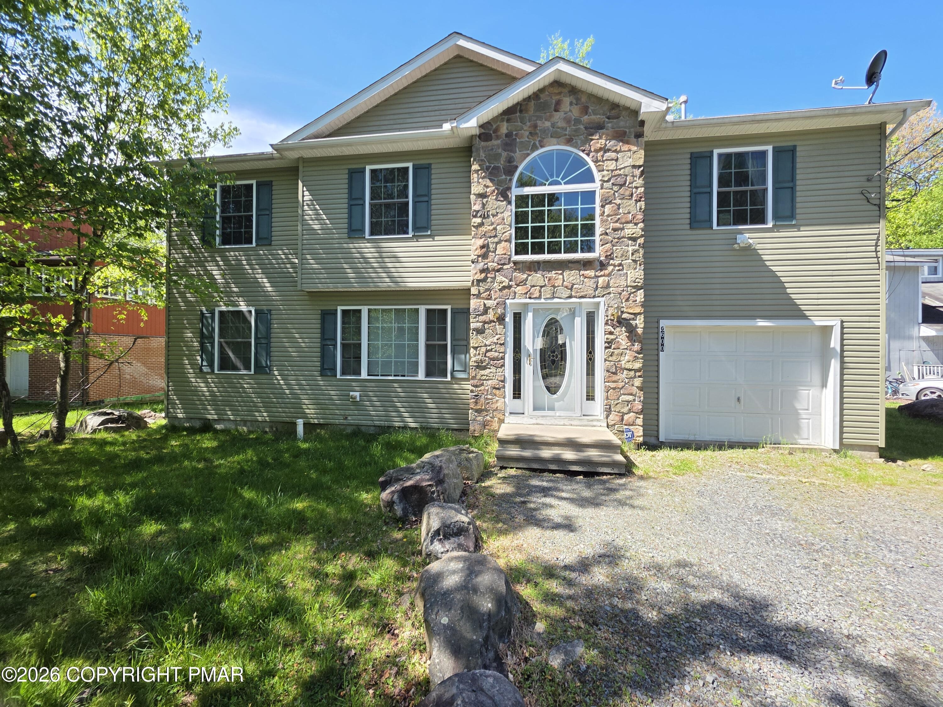 Leila Ct, Tobyhanna, PA 18466