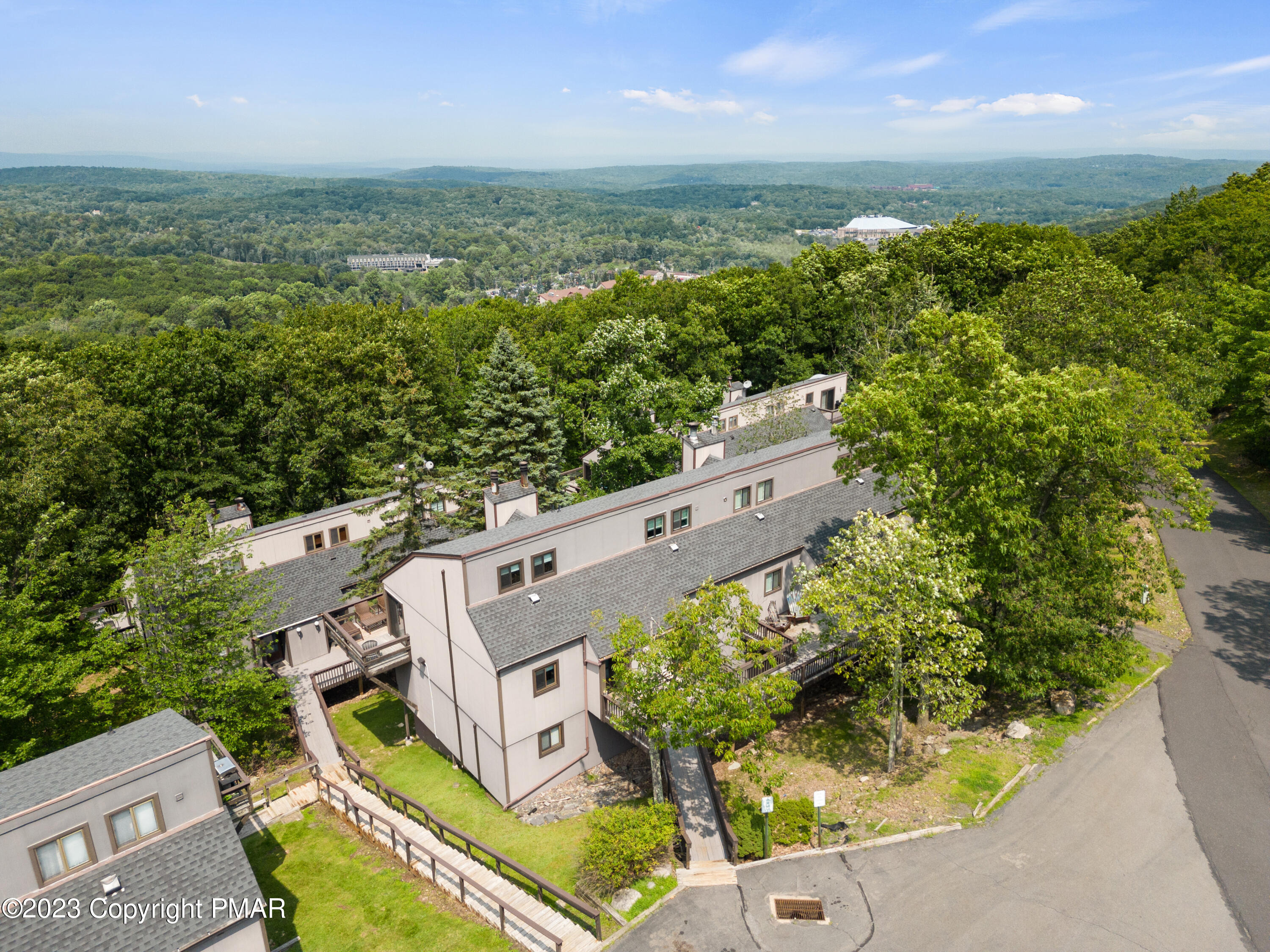 Cross Country Ln, Tannersville, PA 18372