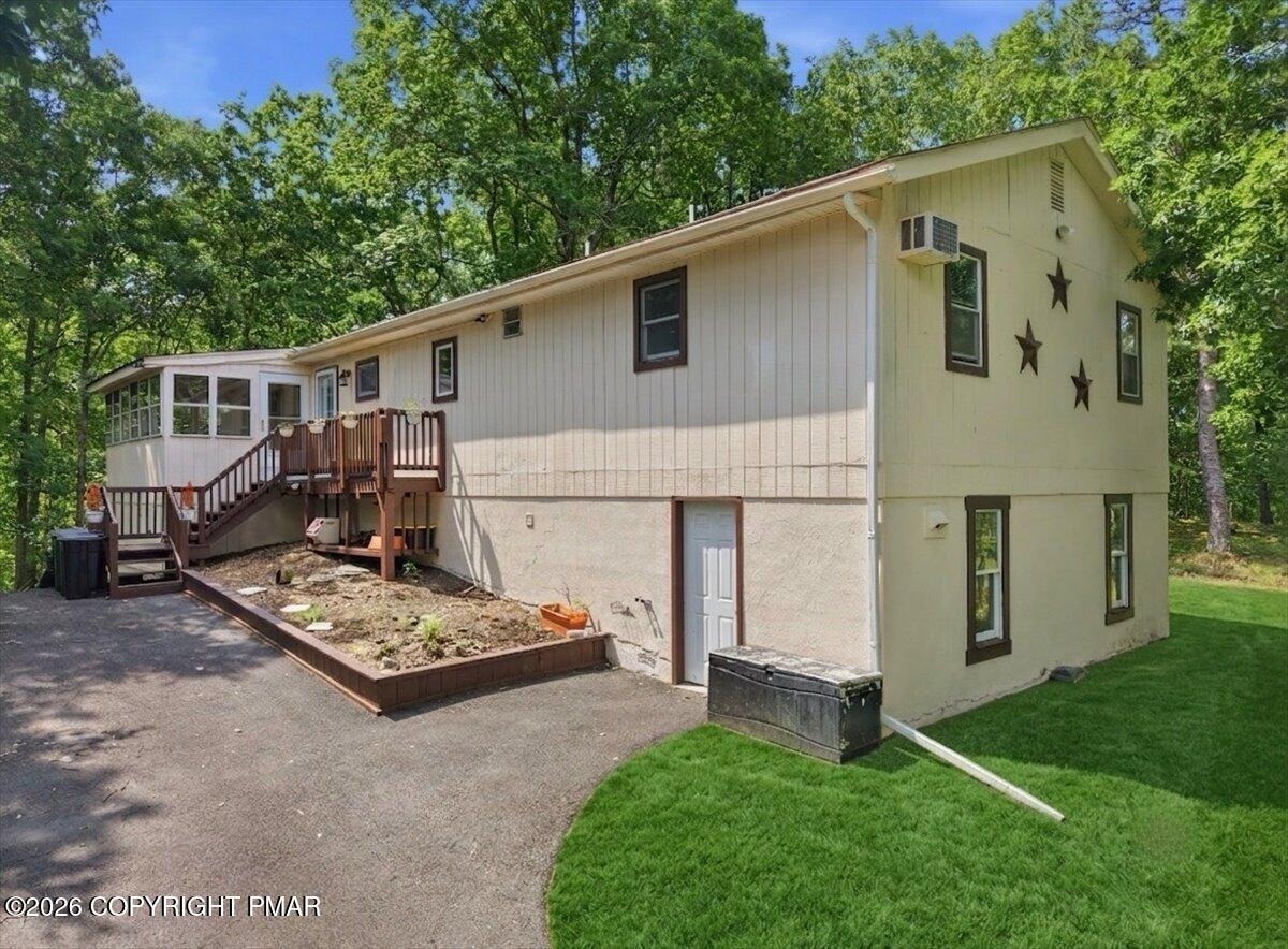 Edinburgh Rd, Bushkill, PA 18324 #1