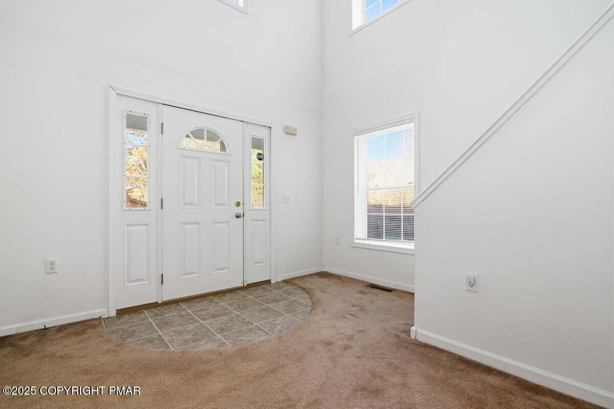 Alford Ct, Bushkill, PA 18324