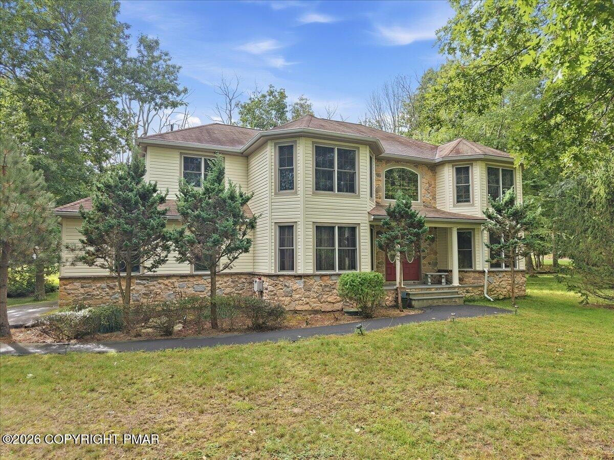Gollum Ln, Tamiment, PA 18371