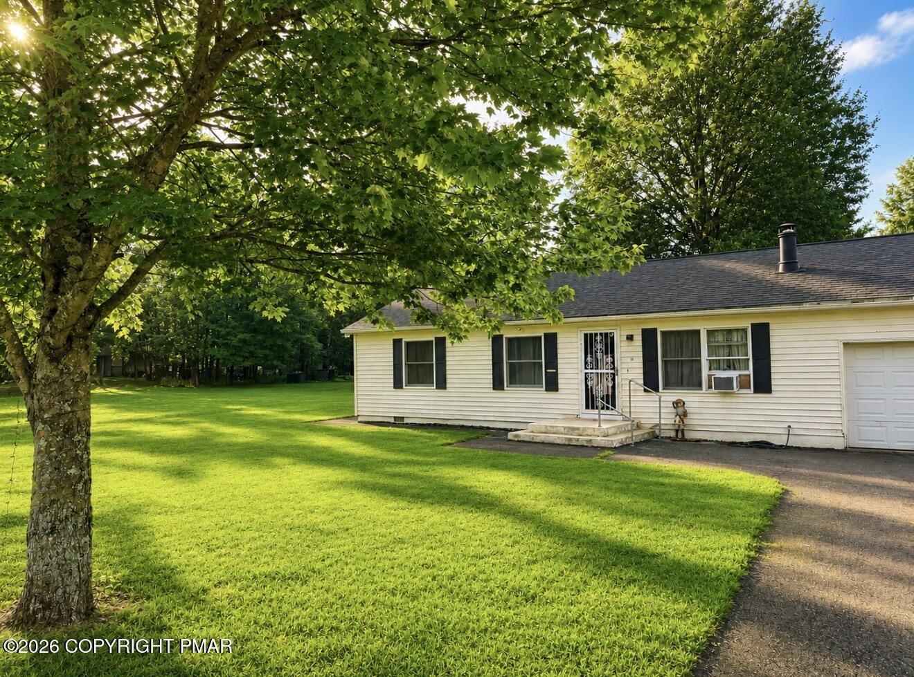 Leslie Ln, Jim Thorpe, PA 18229