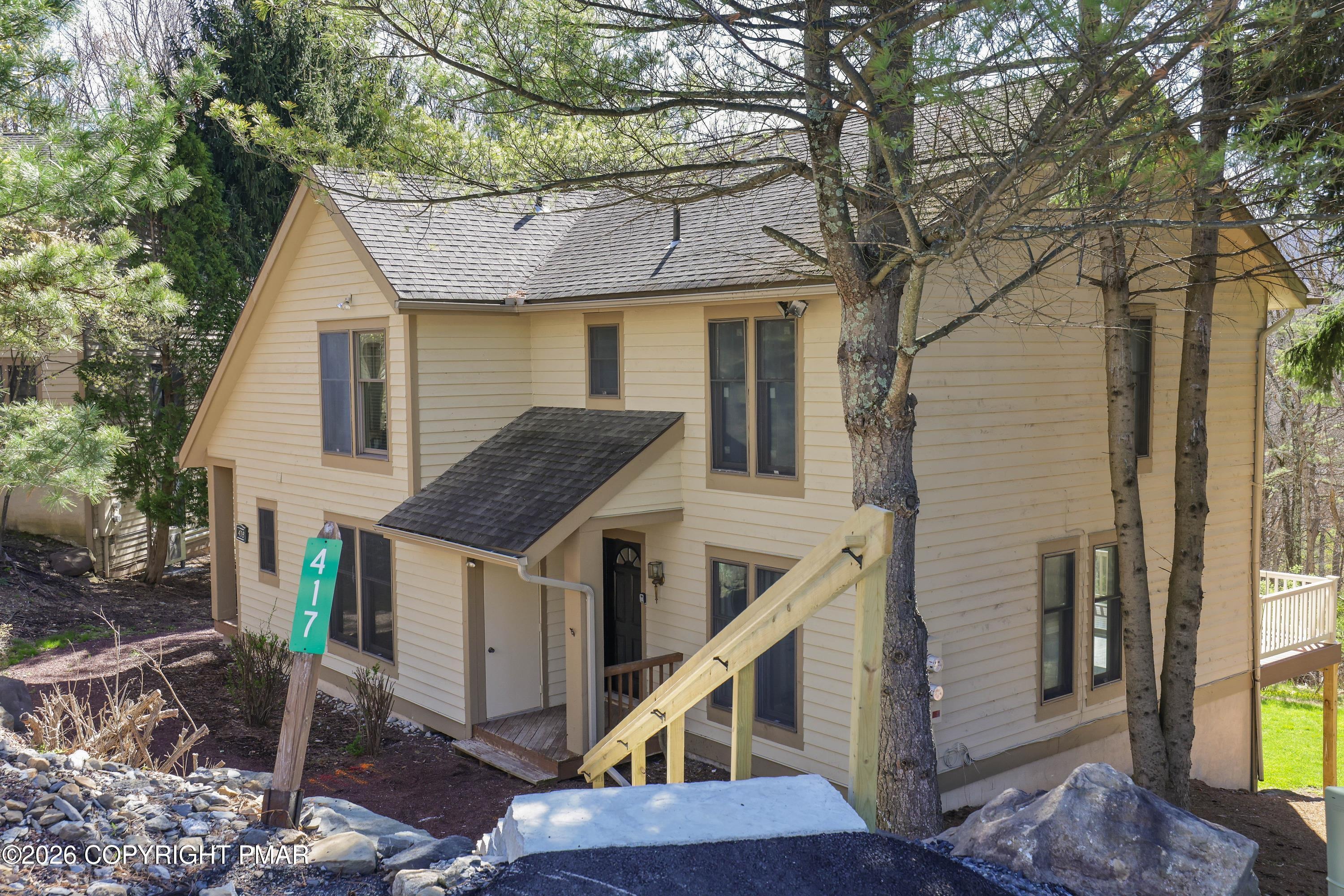 Hickory Dr, Tannersville, PA 18372