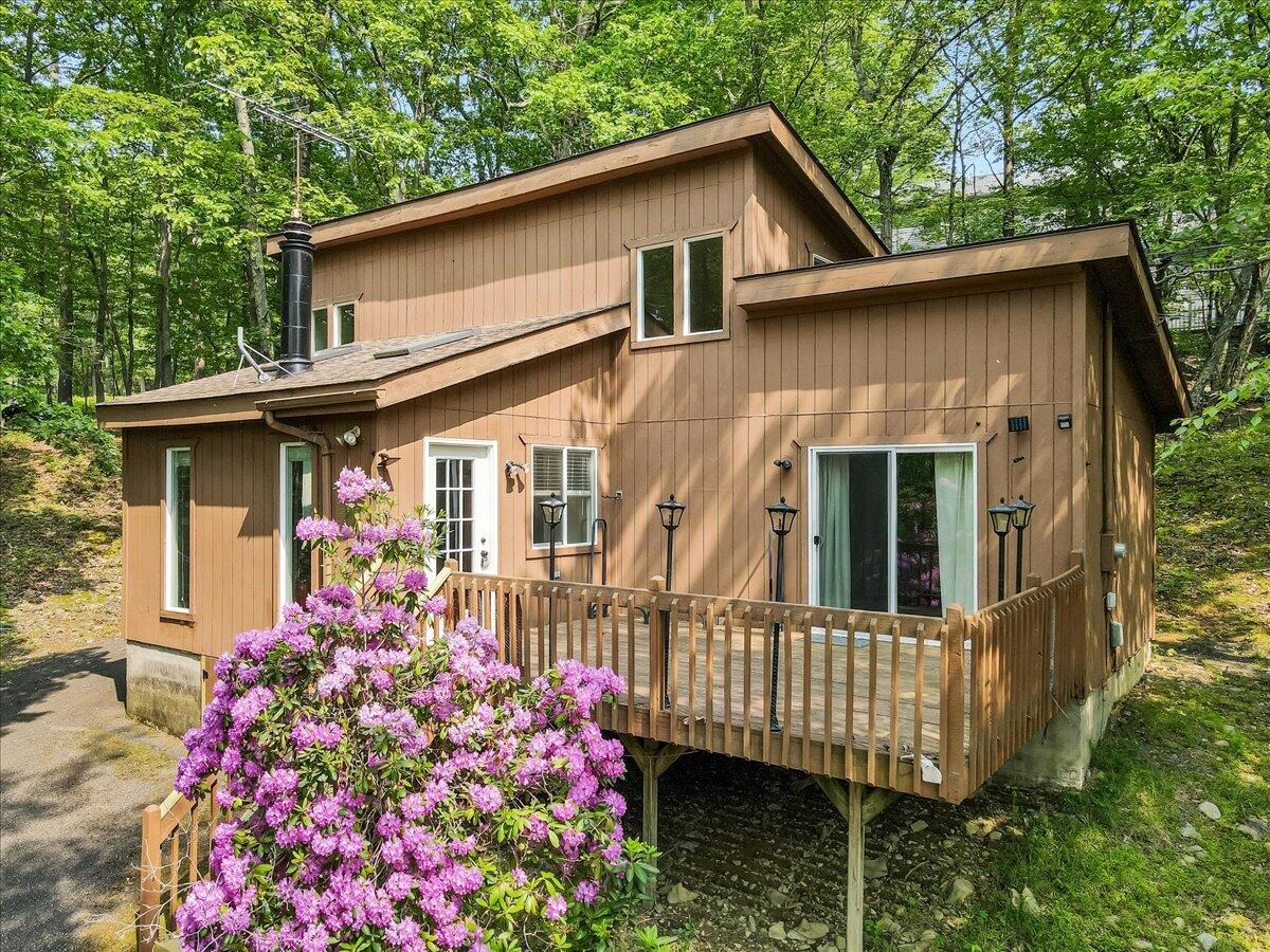Woodbridge Dr, Bushkill, PA 18324 #1