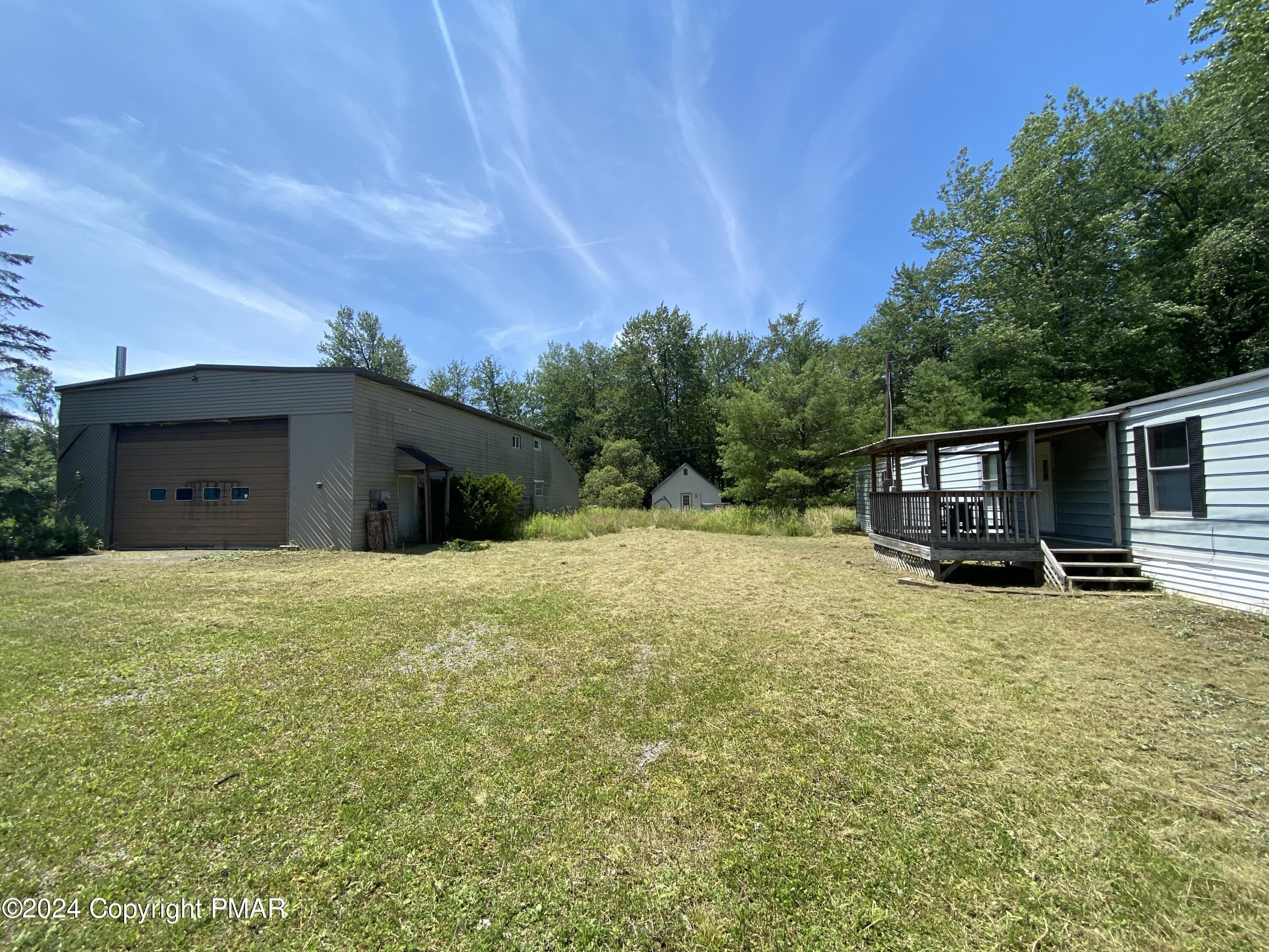Roads End , Long Pond, PA 18334